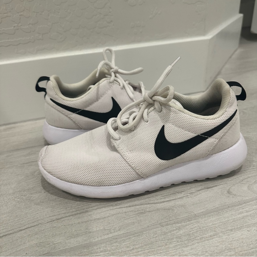Nike Roshe One White/White-Black (Women’s)